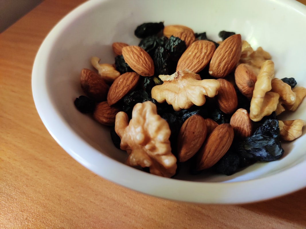Healthy fats in balanced snacks